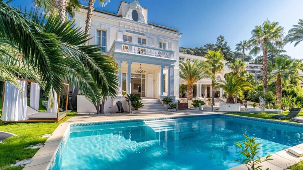 Investments 4 luxurious villa with pool